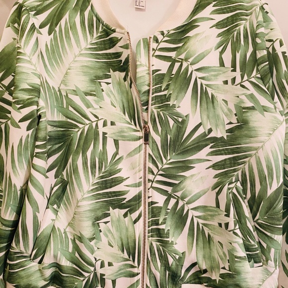 Forever 21 Palm Leaf Bomber (0X) PLUS - Picture 6 of 6